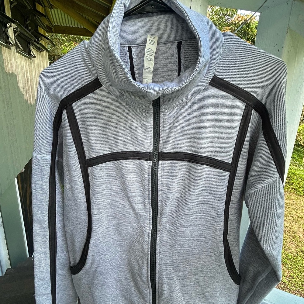 Rare Lululemon Mynah Jacket Wee Stripe Gray White Full Zip Size 8